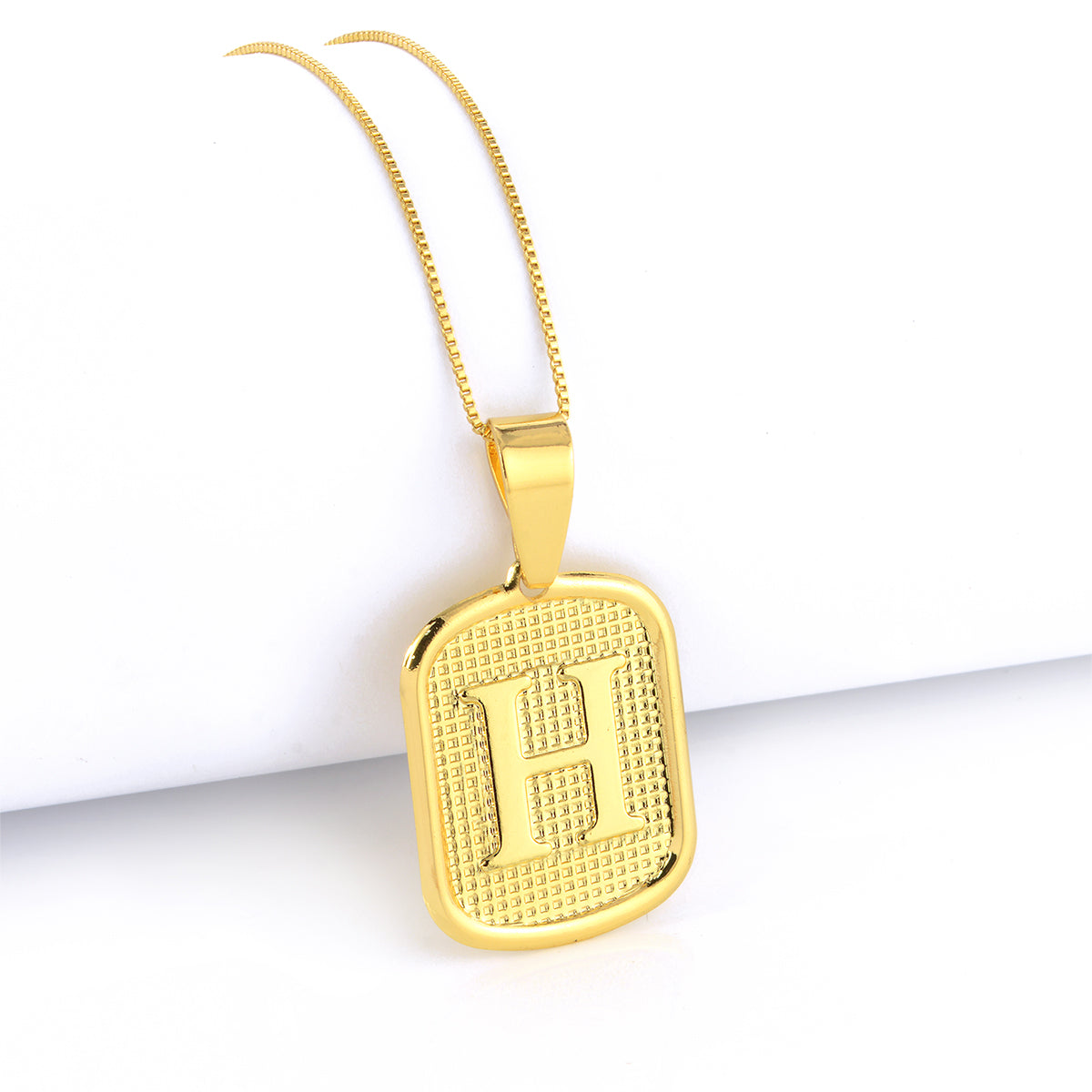 Pingente Plaquinha De Letra 3x2,2cm Banhado A Ouro 18k