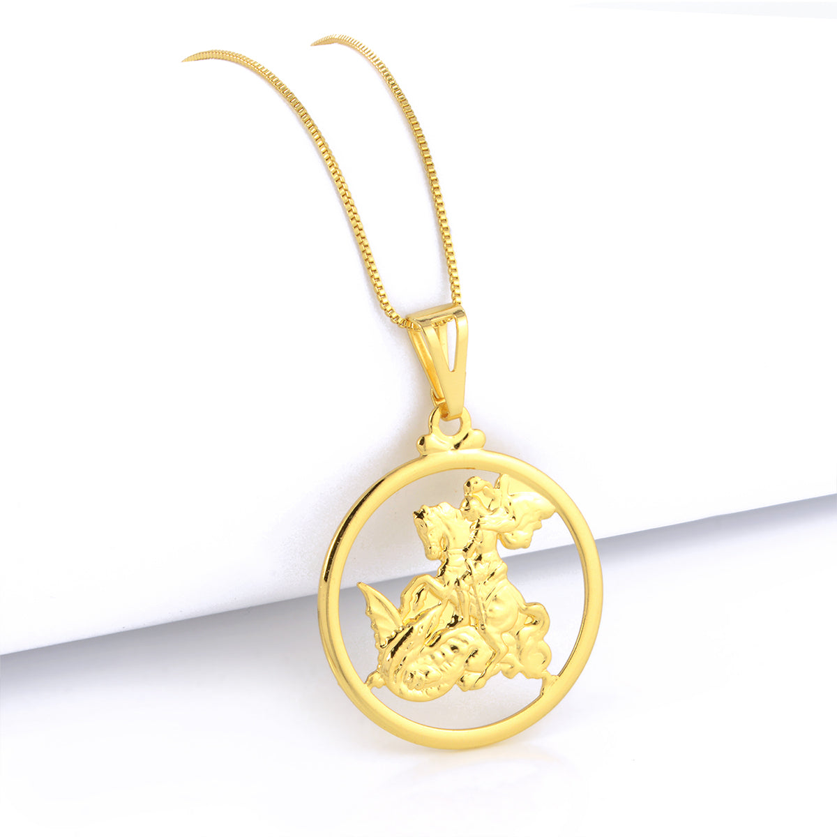 Pingente Medalha de São Jorge Vazado 2,5x2,5cm Banhado A Ouro 18k