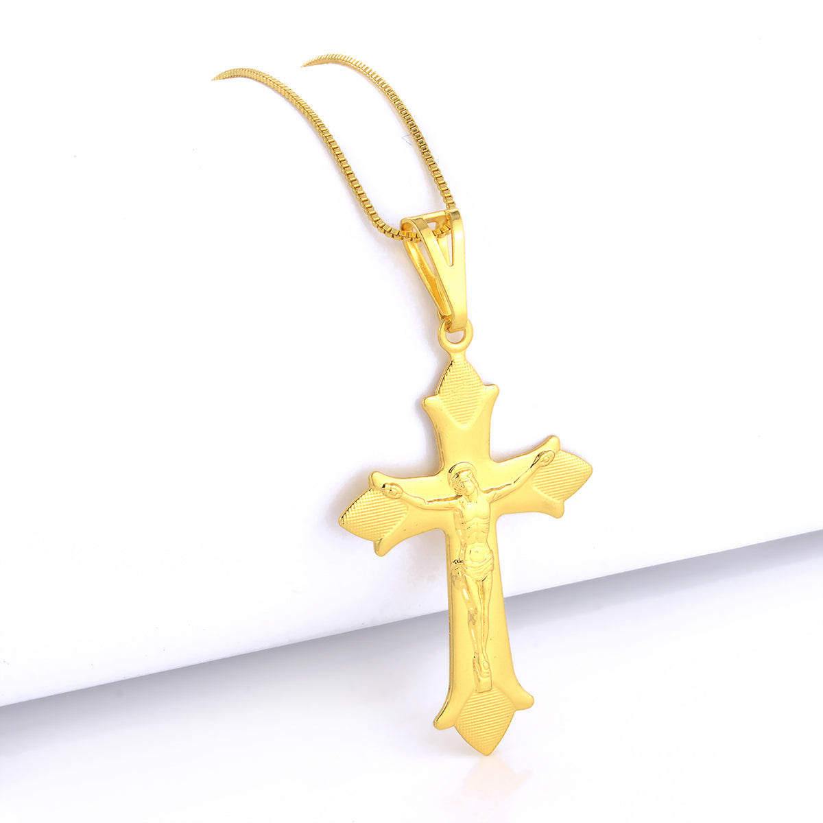 Pingente Crucifixo Vitoriano Com Jesus Detalhado 4,5x3cm Banhado A Ouro 18k