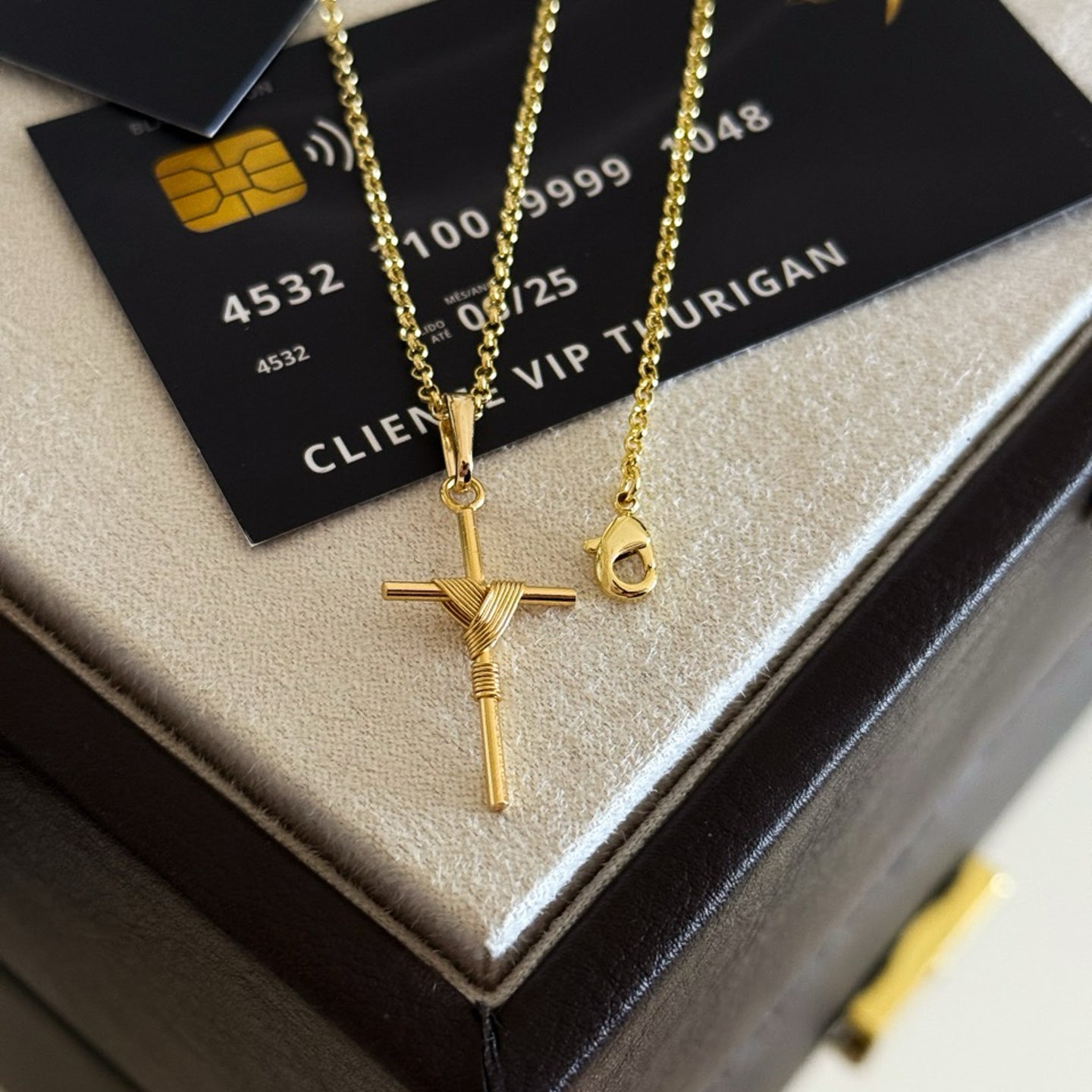 Colar Crucifixo Palito P - Corrente e Pulseira Elo Português Banhado A Ouro 18k