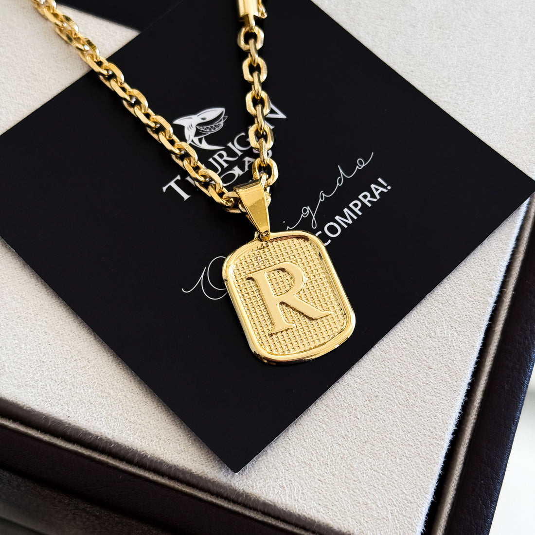 Colar Plaquinha De Letra - Corrente Cadeado Banhado A Ouro 18k