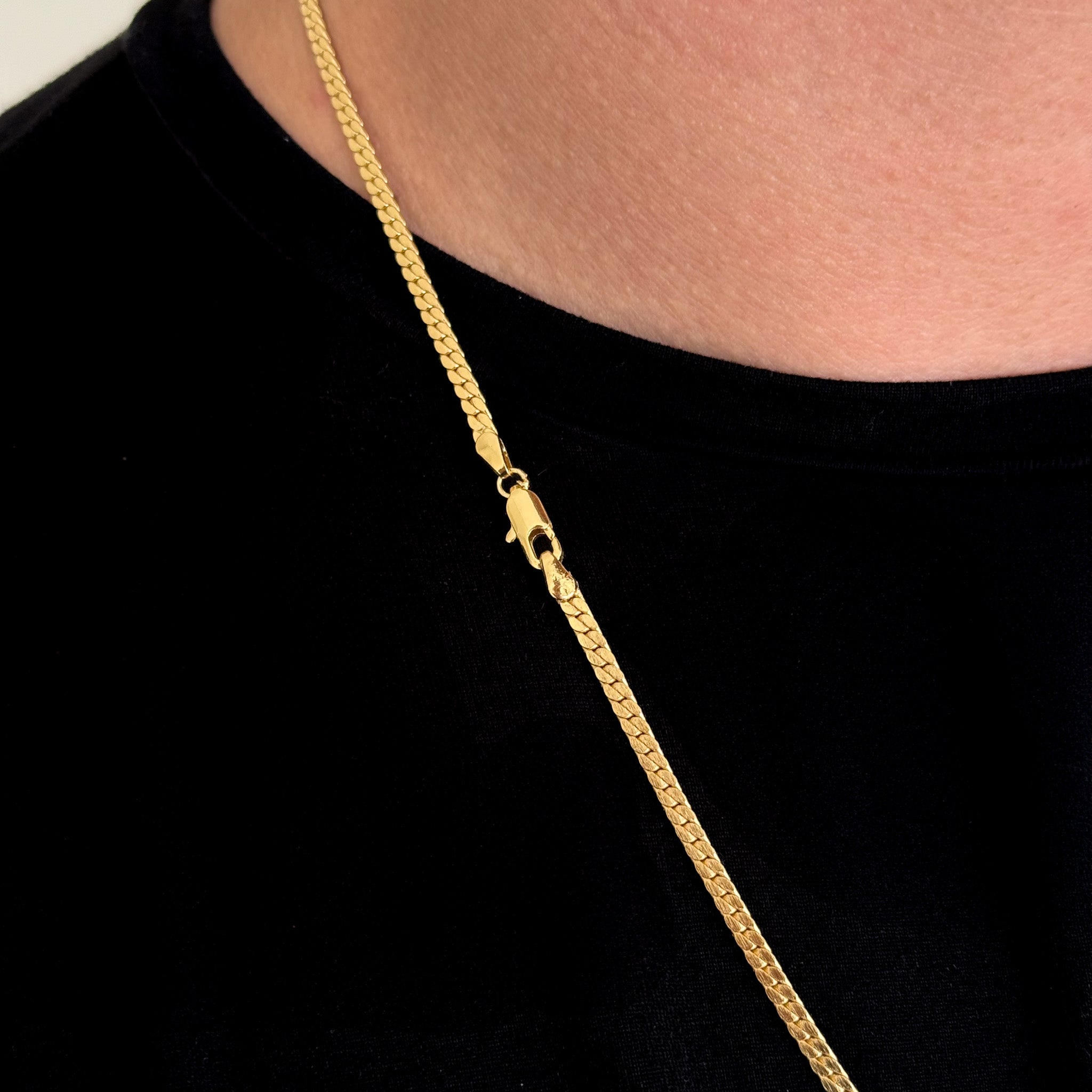 Colar Crucifixo Face De Cristo Detalhado Cravejado P - Corrente e Pulseira Grumet Flat Banhado A Ouro 18k