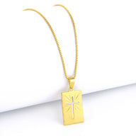 Pingente Plaquinha Crucifixo Vazado 2,0x1,7cm Banhado A Ouro 18k