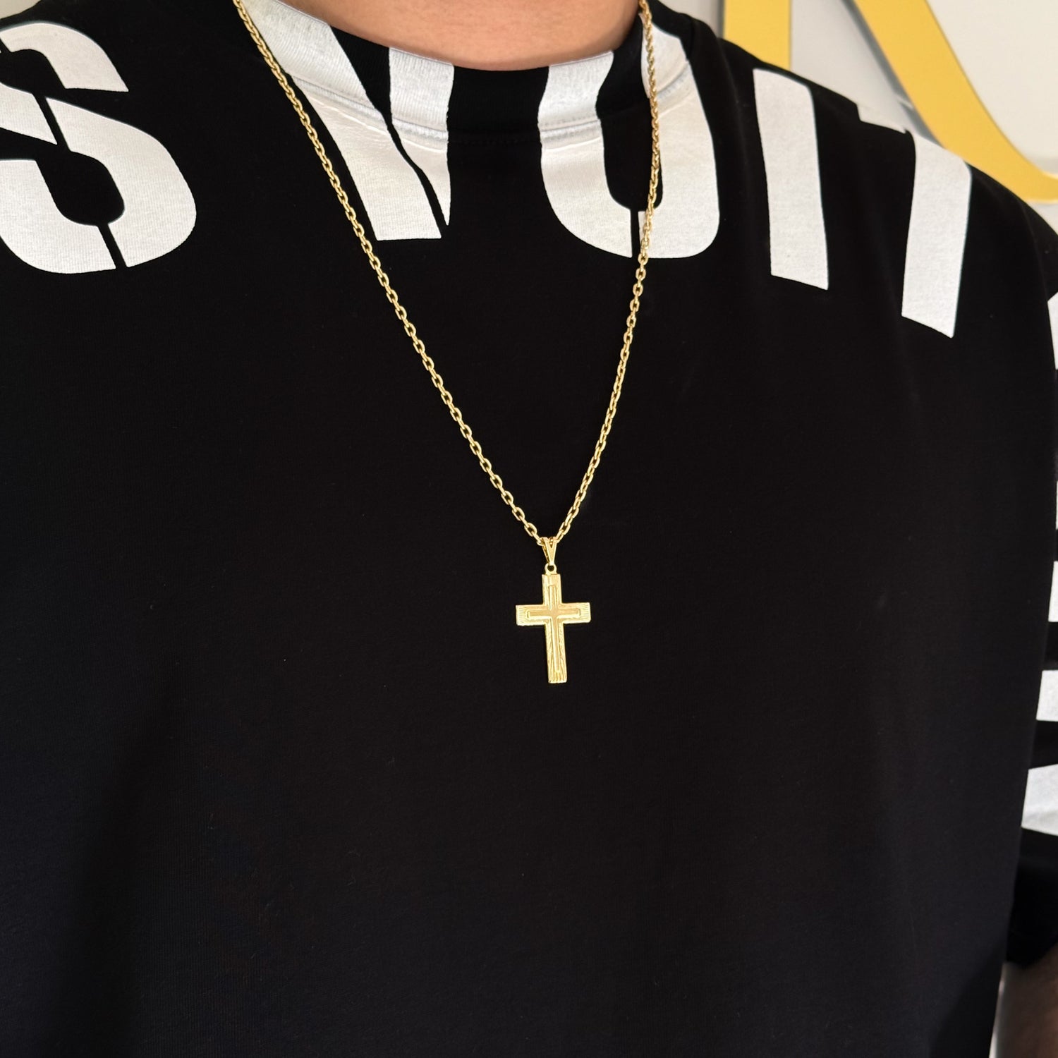 Colar Crucifixo Em Alto Relevo - Corrente e Pulseira Cadeado Banhado A Ouro 18k