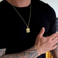 Colar Plaquinha N. Sra. Aparecida Detalhado Cravejado P - Corrente e Pulseira Cadeado Banhado A Ouro 18k