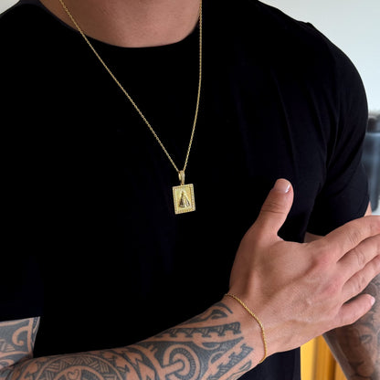 Colar Plaquinha N. Sra. Aparecida Detalhado Cravejado P - Corrente e Pulseira Cadeado Banhado A Ouro 18k