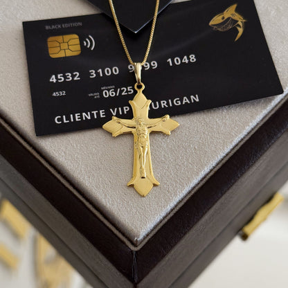 Pingente Crucifixo Vitoriano Com Jesus Detalhado 4,5x3cm Banhado A Ouro 18k