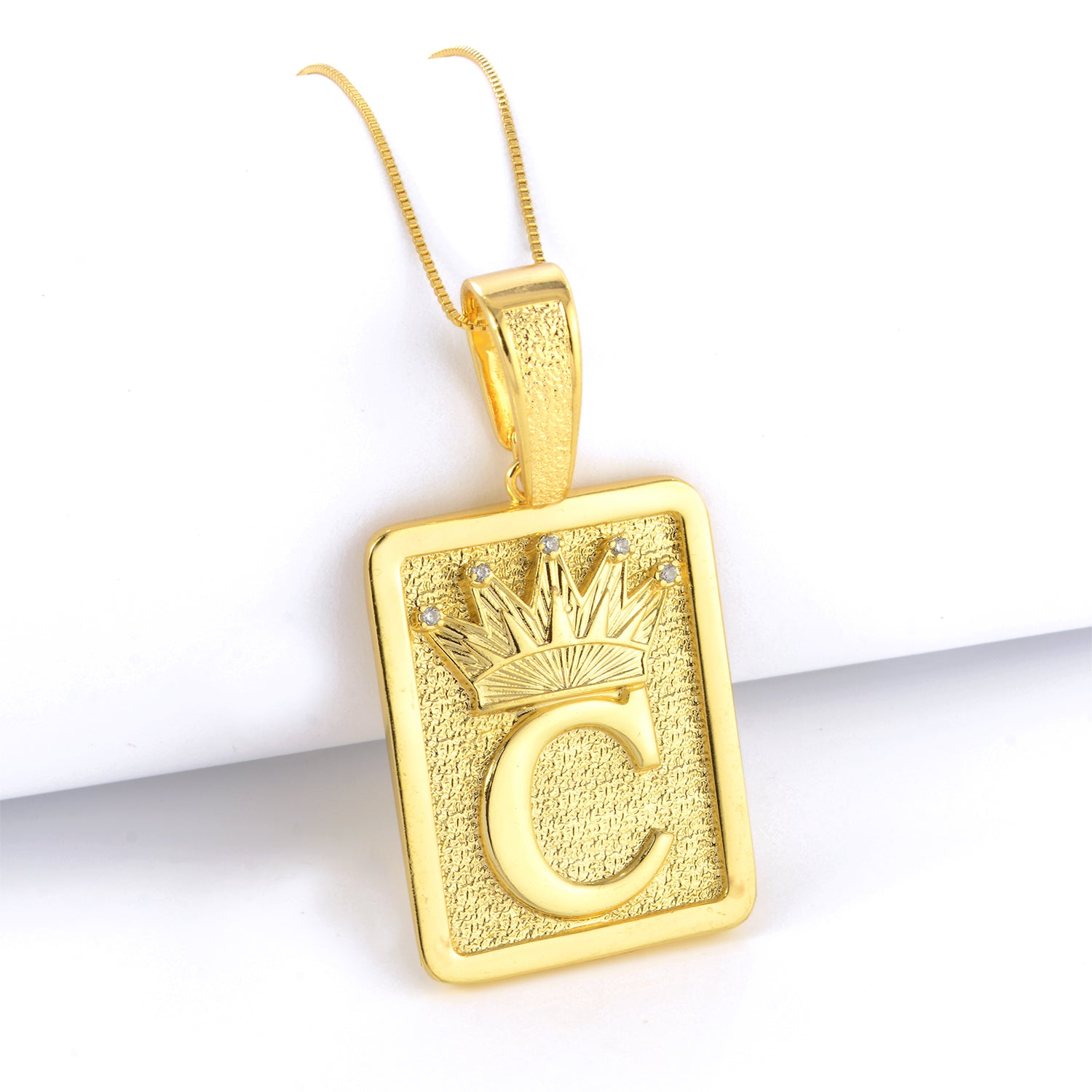 Pingente Plaquinha De Letra Cravejado 4x3cm Banhado A Ouro 18k