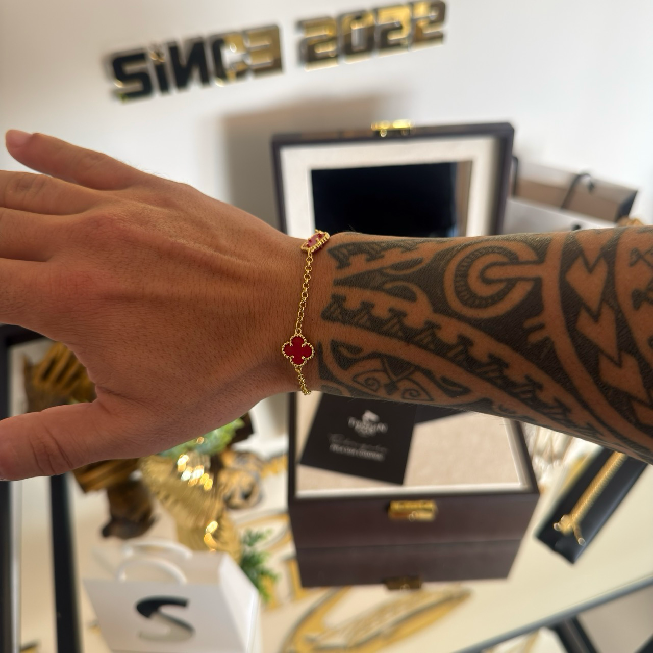 Pulseira Elo Português 2mm Trevo Rubi  Banhado A Ouro 18k