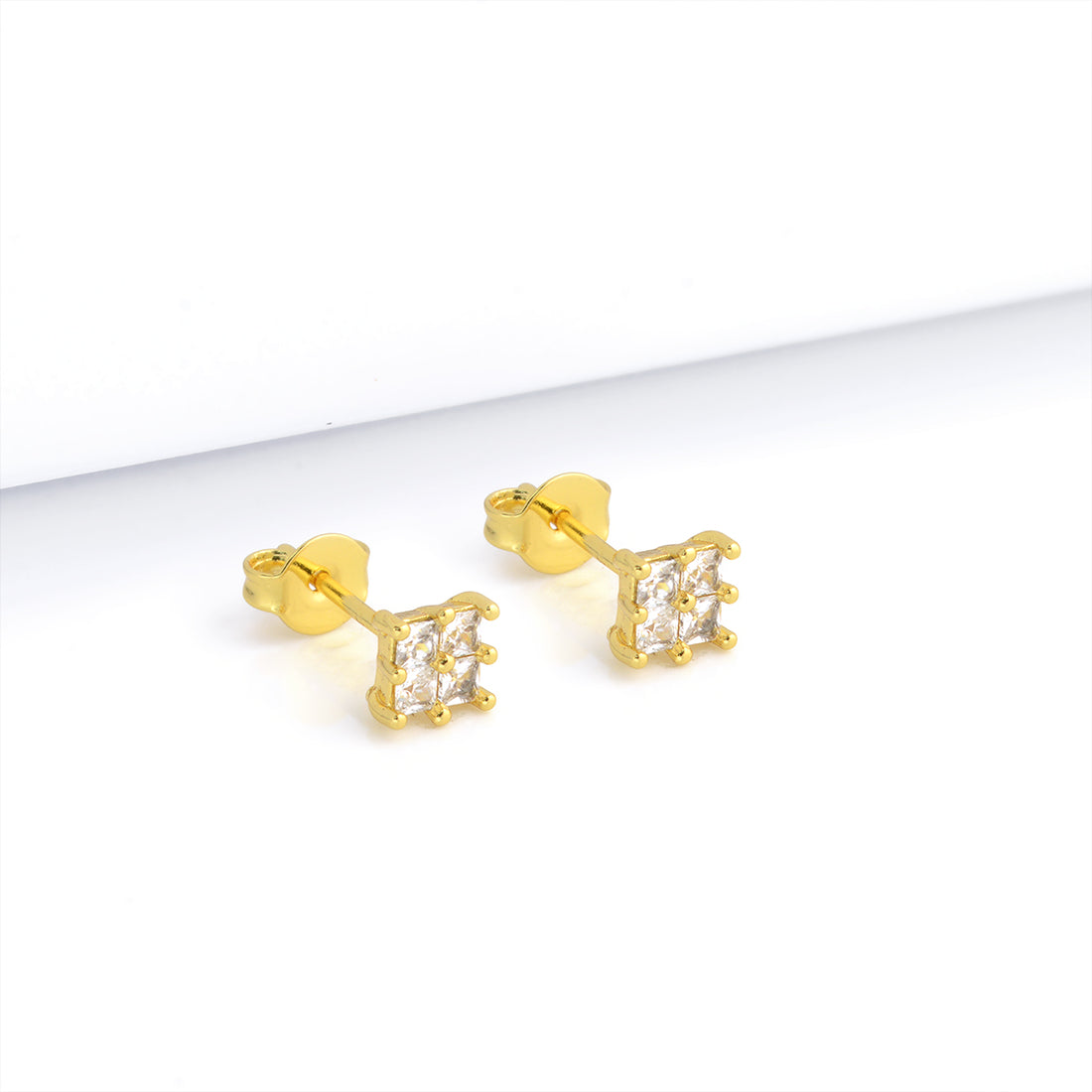 Brinco Coroa Ponto de Luz Quadrado Banhado A Ouro 18k