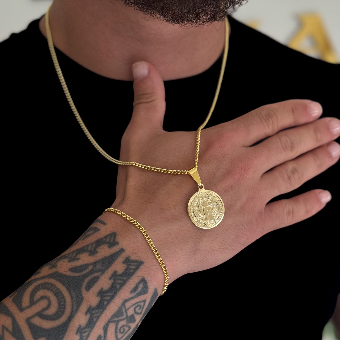 Colar Medalha De São Bento - Corrente e Pulseira Grumet Cuban Banhado A Ouro 18k