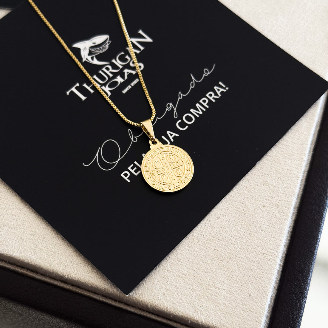 Pingente Medalha De São Bento 1,5x1,5cm Banhado A Ouro 18k