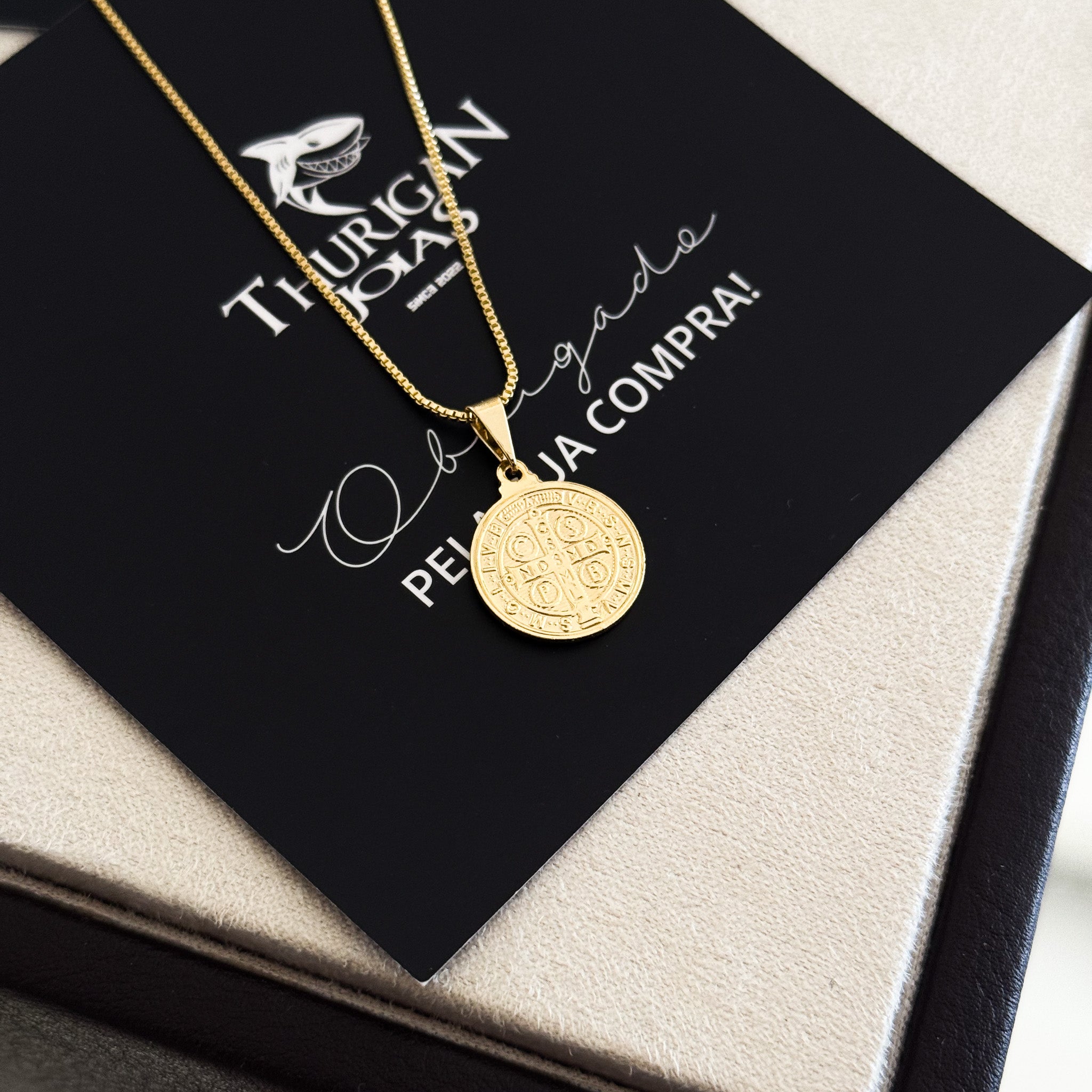 Pingente Medalha De São Bento 1,5x1,5cm Banhado A Ouro 18k