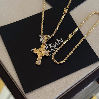Colar Crucifixo Face De Cristo Detalhado Cravejado P - Corrente e Pulseira Baiana Banhado A Ouro 18k