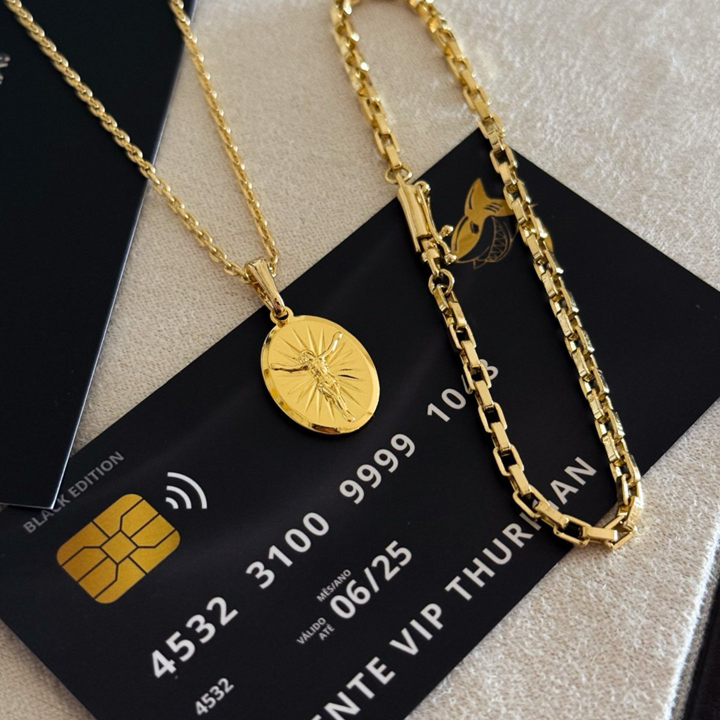 Colar Plaquinha Oval Jesus - Corrente Cadeado e Pulseira Veneziana Banhado A Ouro 18k