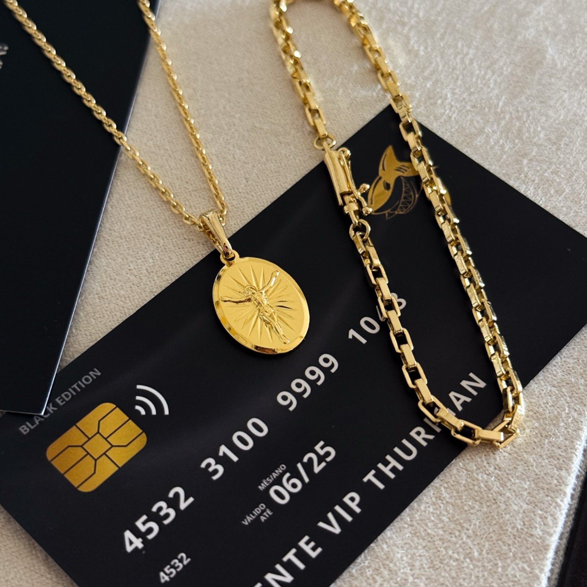 Colar Plaquinha Oval Jesus - Corrente Cadeado e Pulseira Veneziana Banhado A Ouro 18k