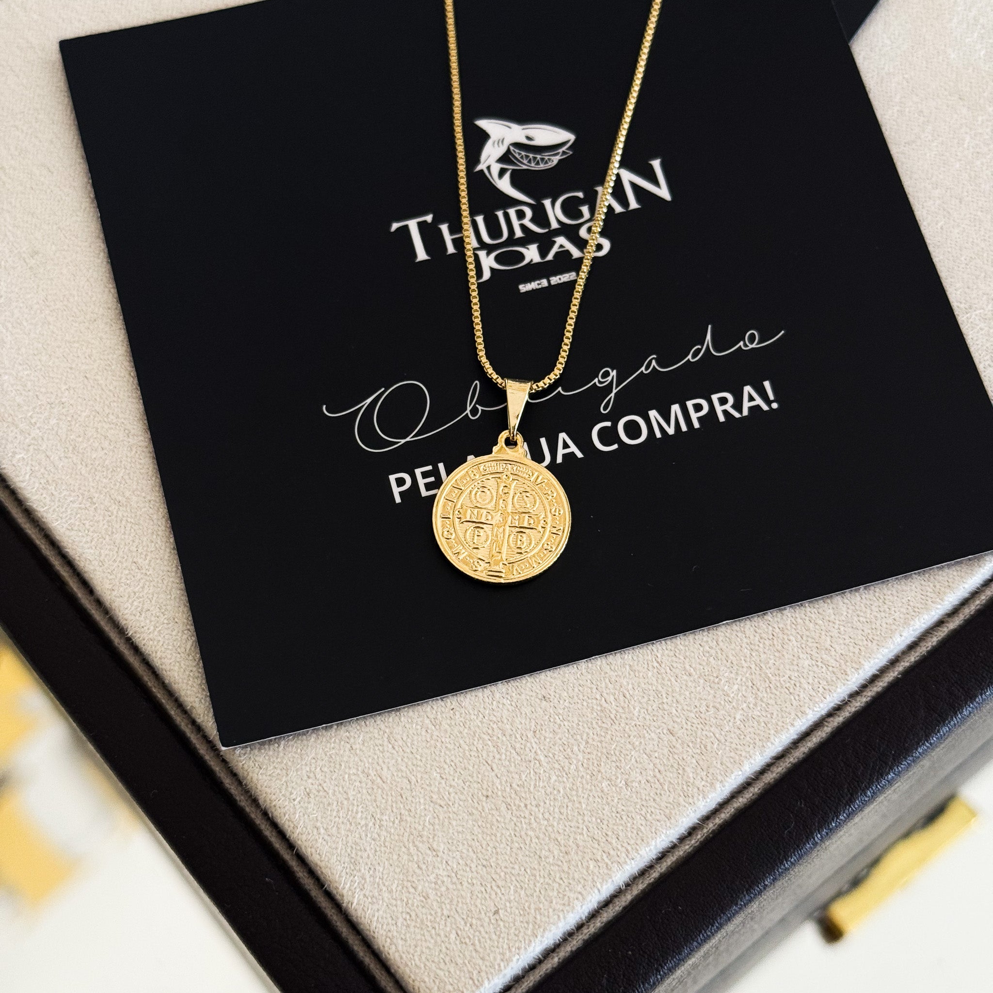 Pingente Medalha De São Bento 1,5x1,5cm Banhado A Ouro 18k