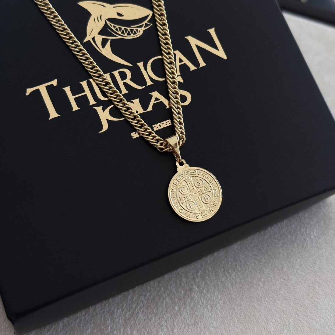 Colar Medalha De São Bento - Corrente Lacraia Banhado A Ouro 18k