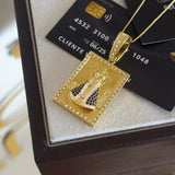 Pingente Plaquinha N. Sra. Aparecida Santuário Cravejado P 2x2,5cm Banhado A Ouro 18k