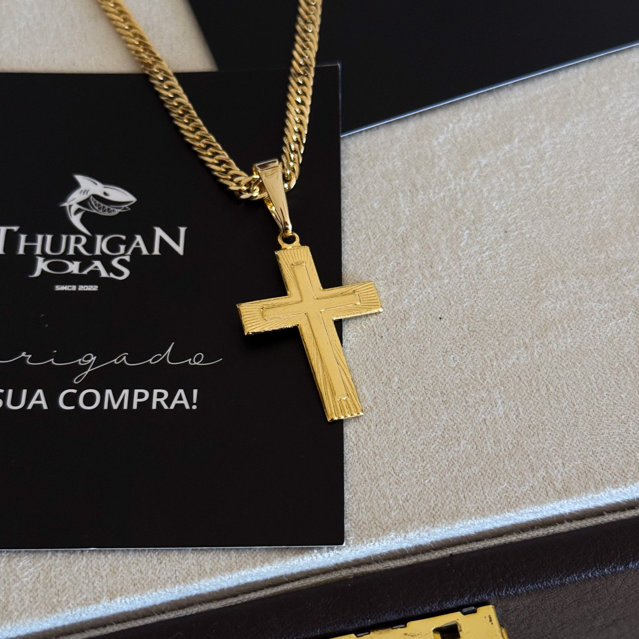 Colar Crucifixo Em Alto Relevo - Corrente Lacraia Banhado A Ouro 18k