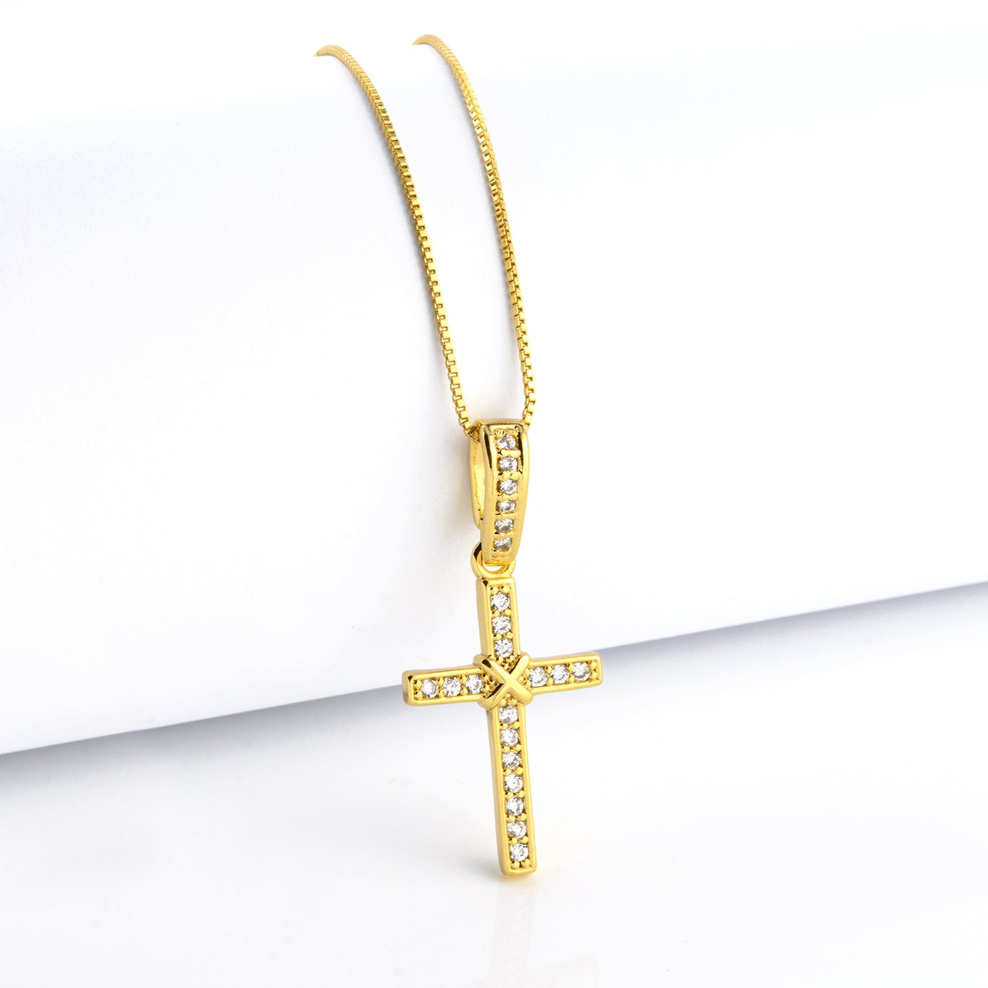 Pingente Crucifixo Amarrado Cravejado 2,5x1,5cm Banhado a Ouro 18k