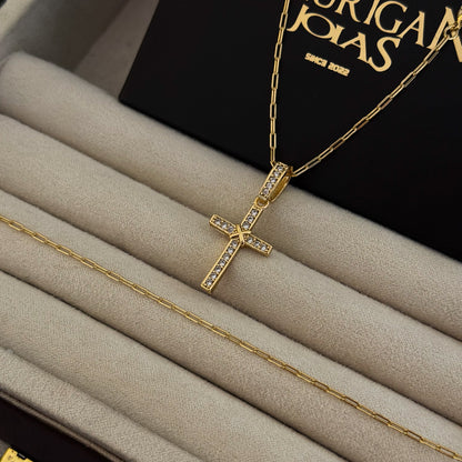 Colar Crucifixo Amarrado Cravejado - Corrente e Pulseira Cadeado Alongado Banhado A Ouro 18k