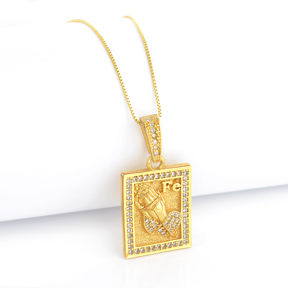 Pingente Plaquinha de Fé Cravejado P 2,5x2cm Banhado A Ouro 18k