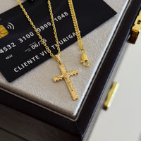 Colar Crucifixo Jesus Na Cruz - Corrente Cadeado e Pulseira Grumet Flat Banhado A Ouro 18k