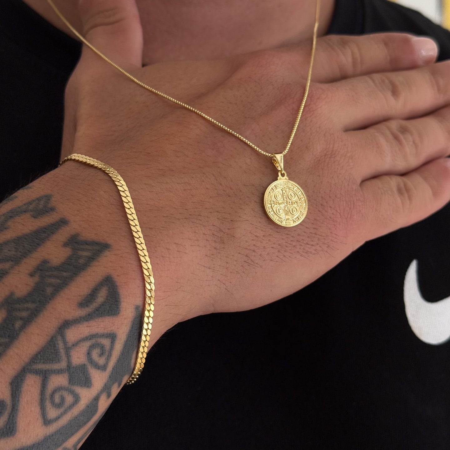 Colar Medalha De São Bento - Corrente Veneziana e Pulseira Grumet Flat Banhado A Ouro 18k