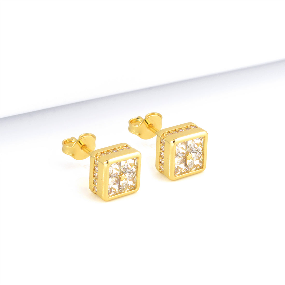Brinco Ponto de Luz Quadrado Banhado A Ouro 18k