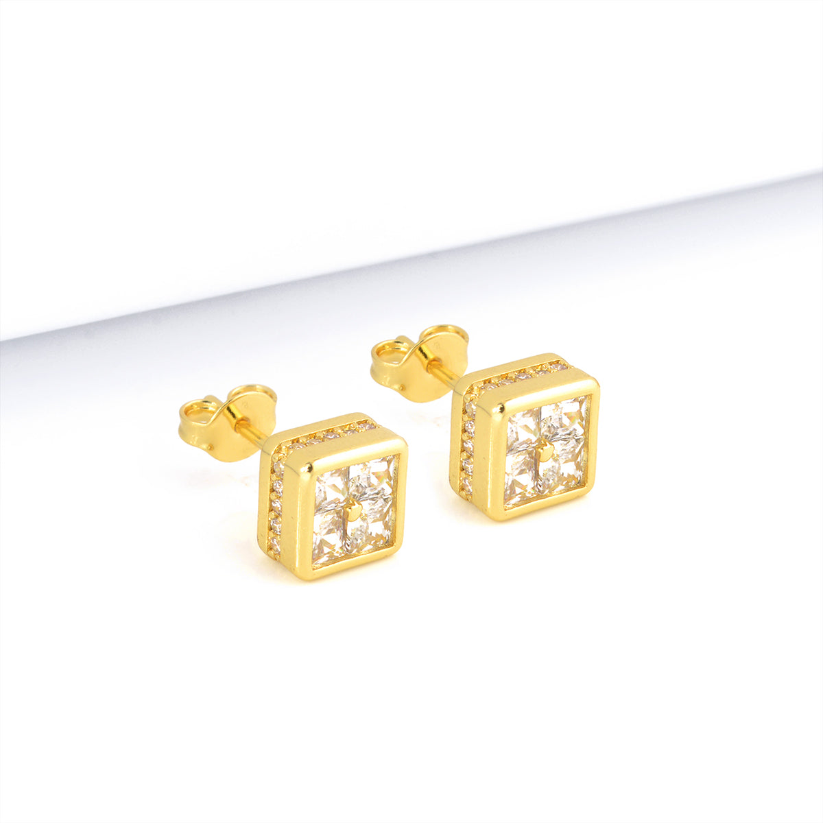 Brinco Ponto de Luz Quadrado Banhado A Ouro 18k