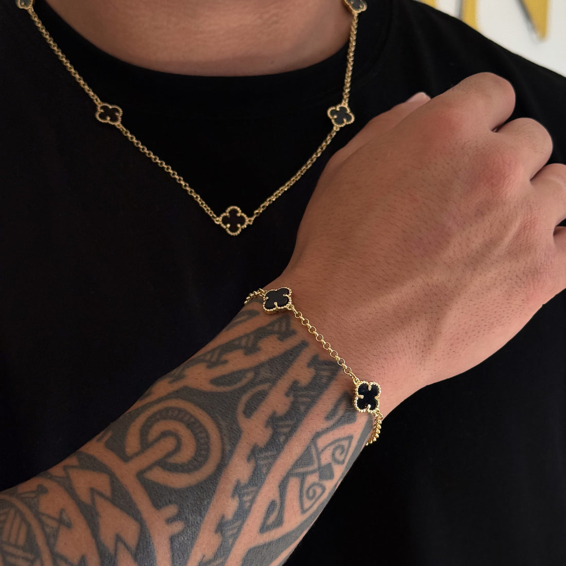 Kit Corrente e Pulseira Elo Português 2mm Trevo Ônix Banhado A Ouro 18k