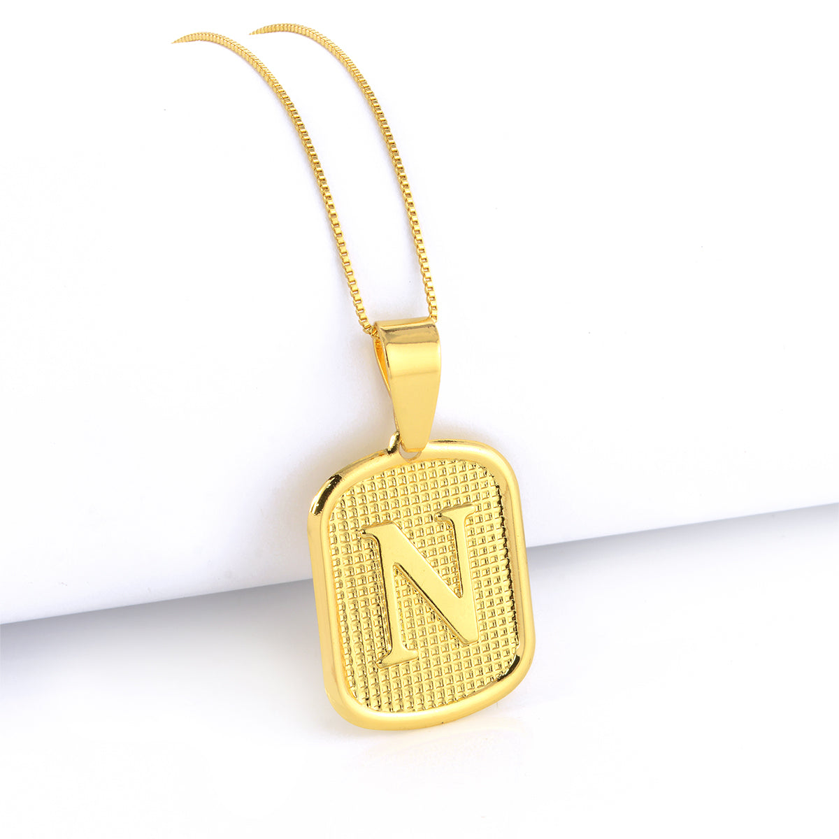 Pingente Plaquinha De Letra 3x2,2cm Banhado A Ouro 18k