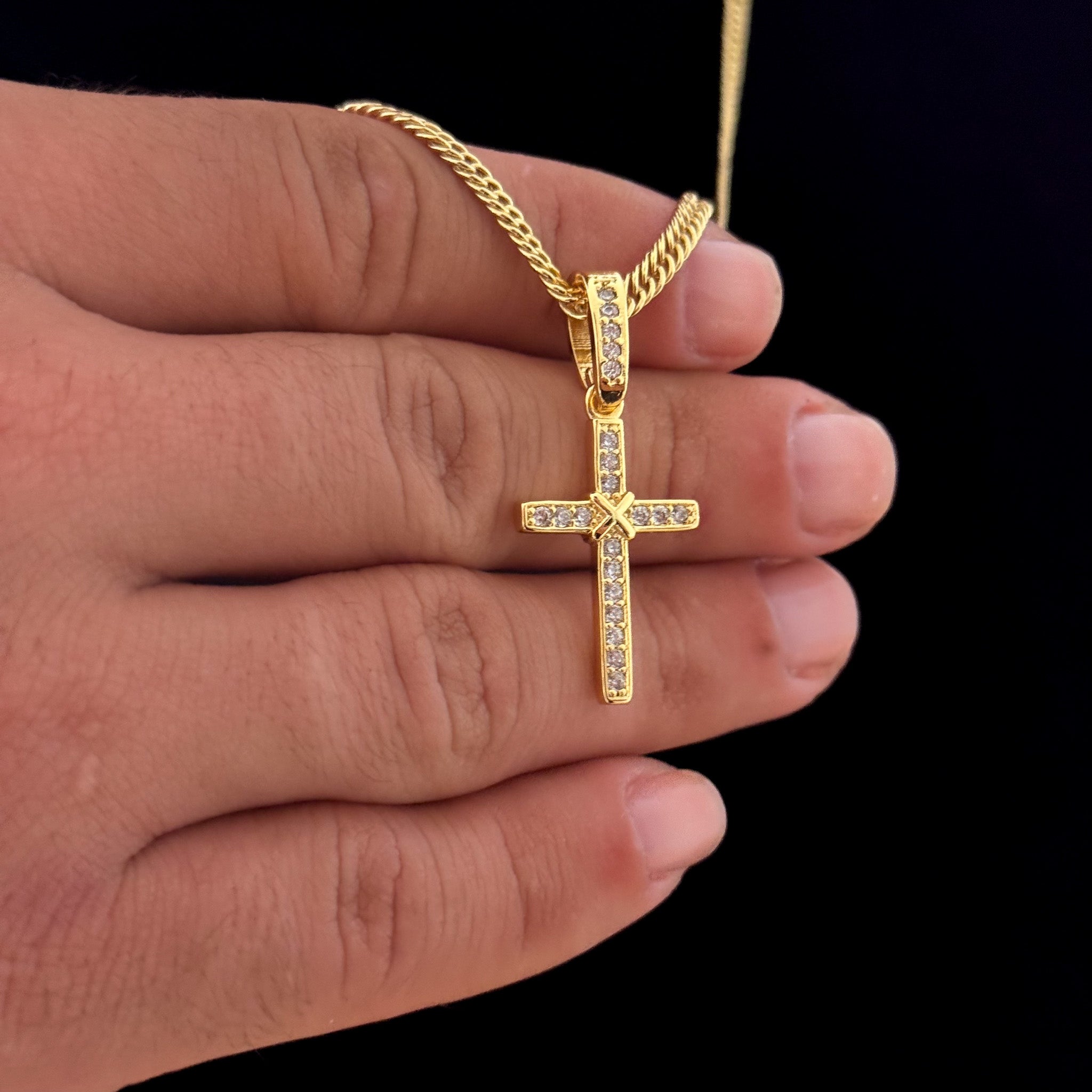 Colar Crucifixo Amarrado Cravejado - Corrente e Pulseira Lacraia Banhado A Ouro 18k