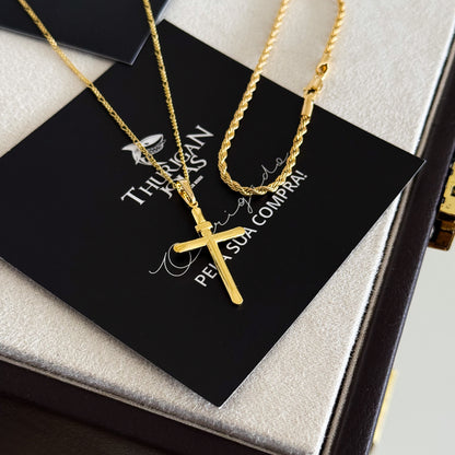Colar Crucifixo Palito Liso Inri - Corrente 3 Por 1 Fígaro e Pulseira Baiana Banhado A Ouro 18k
