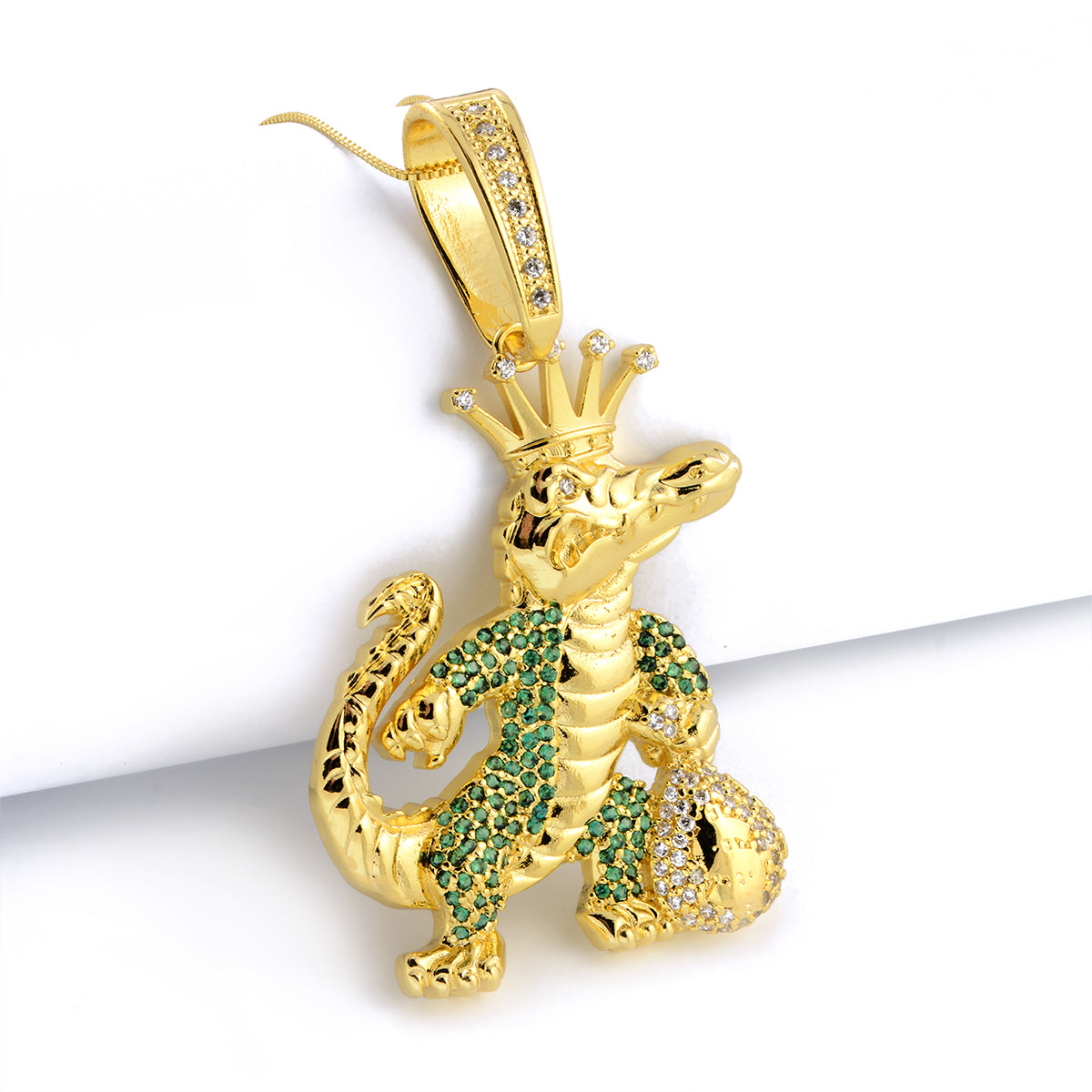 Pingente Jacaré Com Malote Cravejado 6x4cm Banhado A Ouro 18k