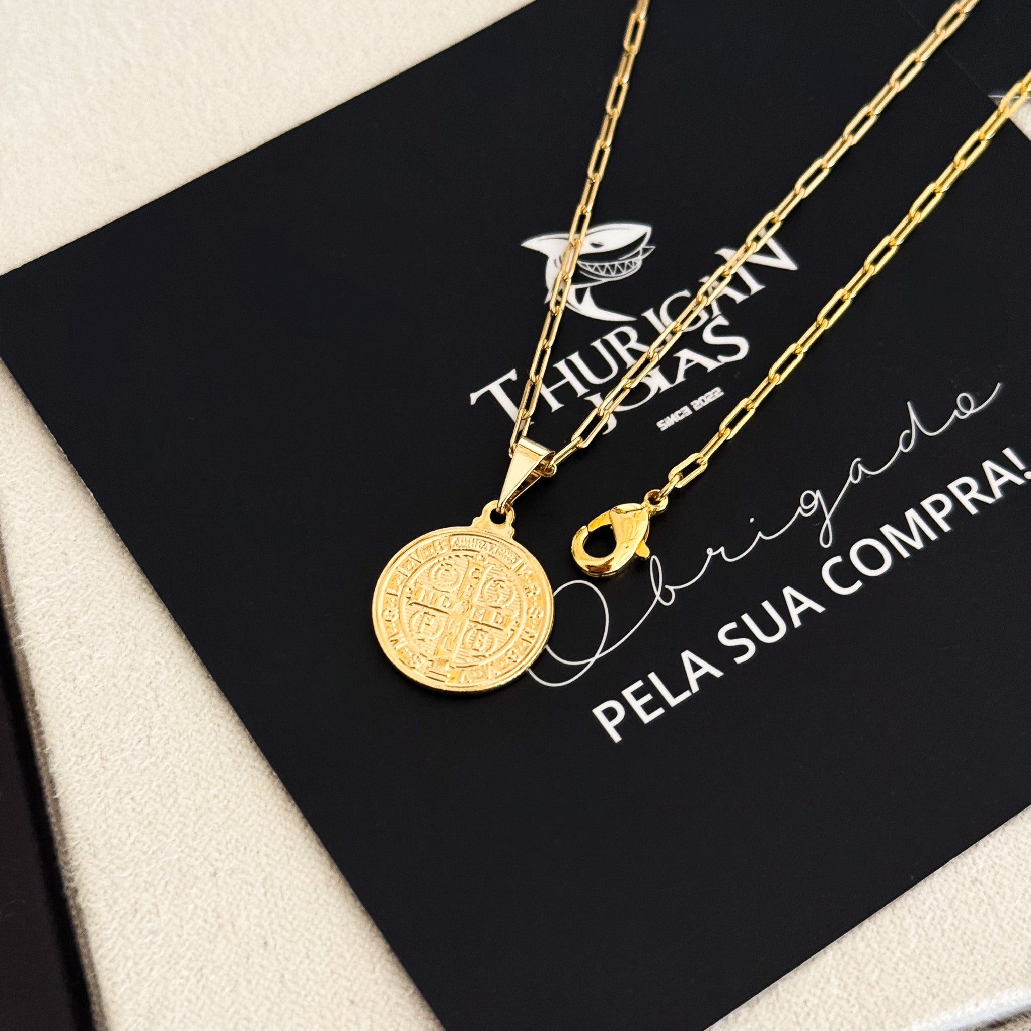 Colar Medalha De São Bento - Corrente e Pulseira Cadeado Alongado Banhado A Ouro 18k