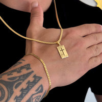 Colar Plaquinha Crucifixo Vazado - Corrente e Pulseira Grumet Flat Banhado A Ouro 18k