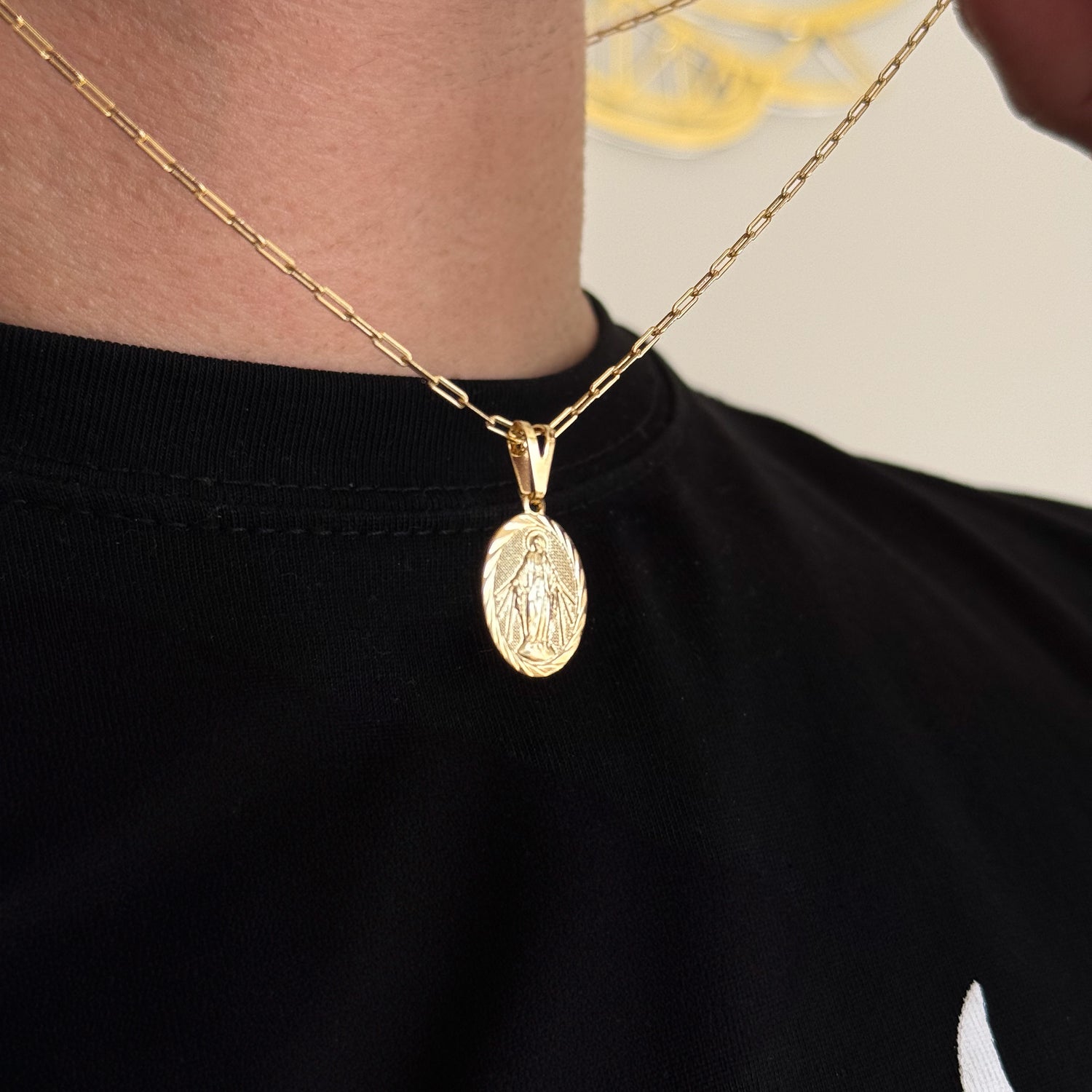 Colar Plaquinha Oval N. Sra. Das Graças - Corrente Cadeado Alongado e Pulseira Piastrine Banhado A Ouro 18k