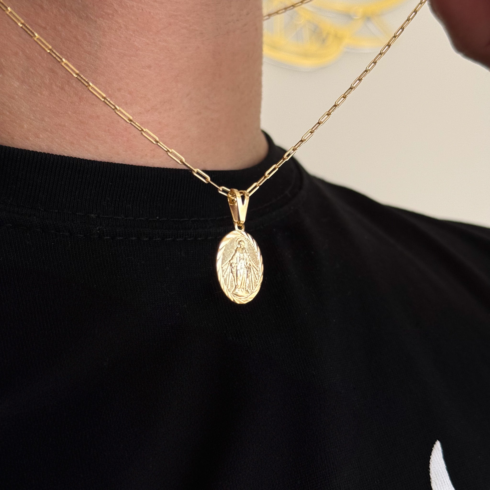 Colar Plaquinha Oval N. Sra. Das Graças - Corrente Cadeado Alongado e Pulseira Piastrine Banhado A Ouro 18k