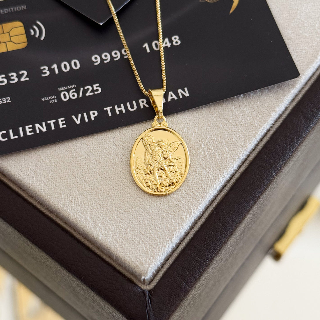 Pingente Plaquinha Oval São Miguel Arcanjo 2x1,5cm Banhado A Ouro 18k