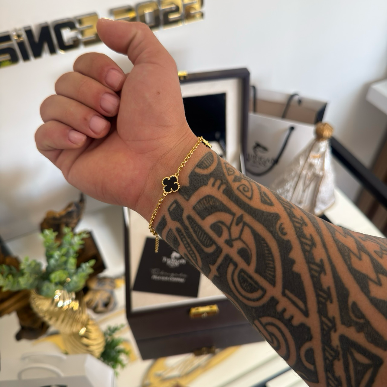 Pulseira Elo Português 2mm Trevo Ônix Banhado A Ouro 18k