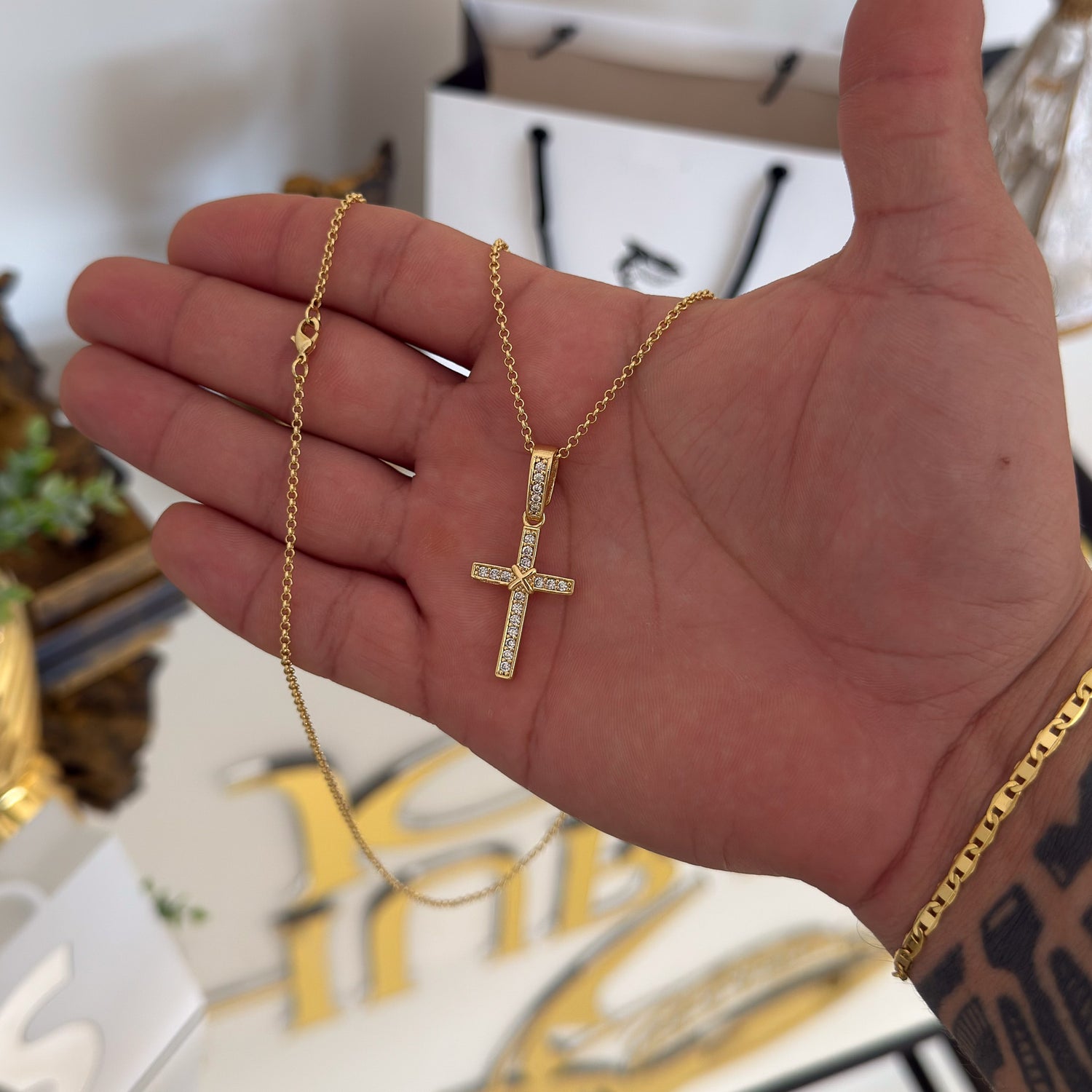 Colar Crucifixo Amarrado Cravejado - Corrente Elo Português e Pulseira Piastrine Banhado A Ouro 18k