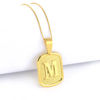Pingente Plaquinha De Letra 3x2,2cm Banhado A Ouro 18k