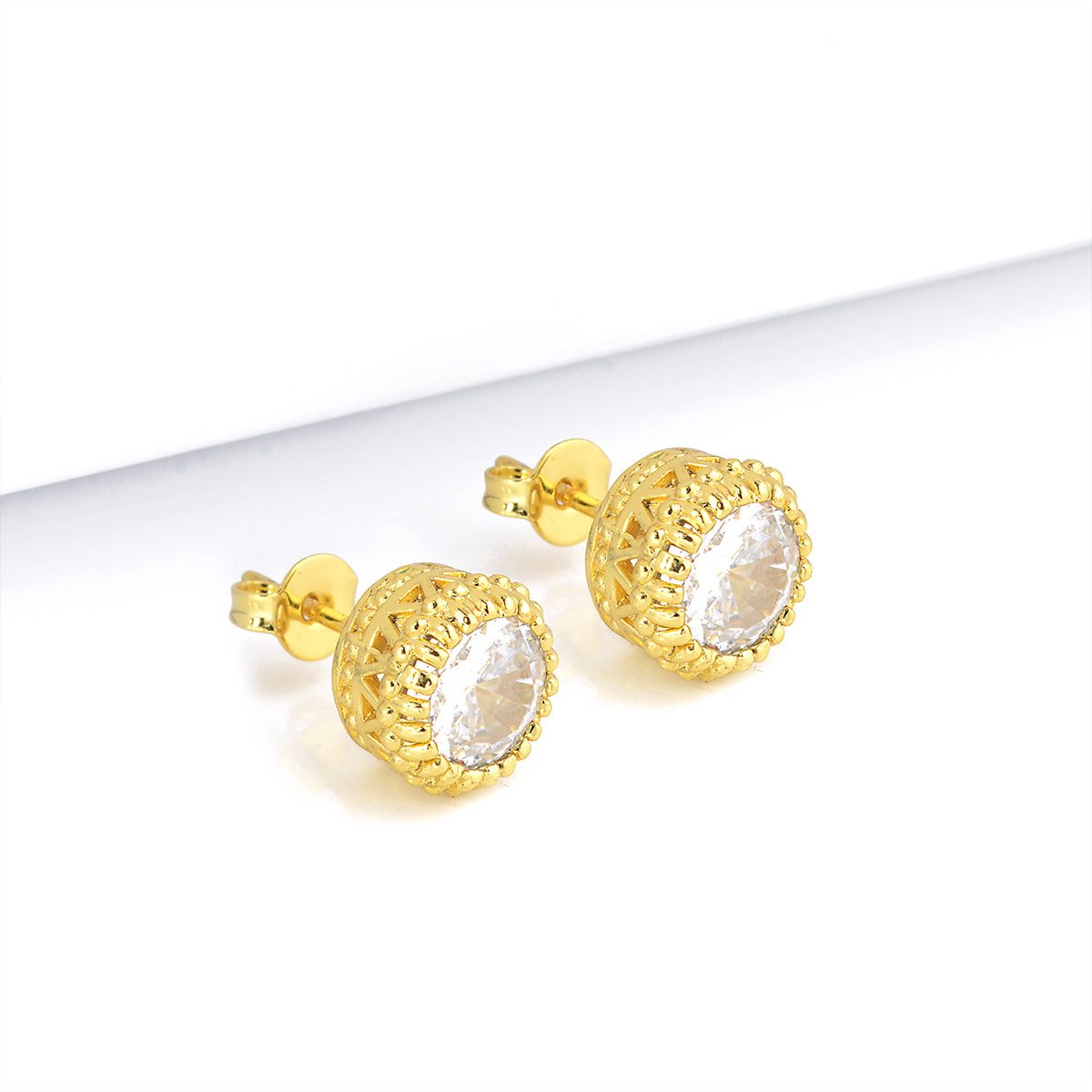 Brinco Ponto de Luz Detalhado Banhado A Ouro 18k