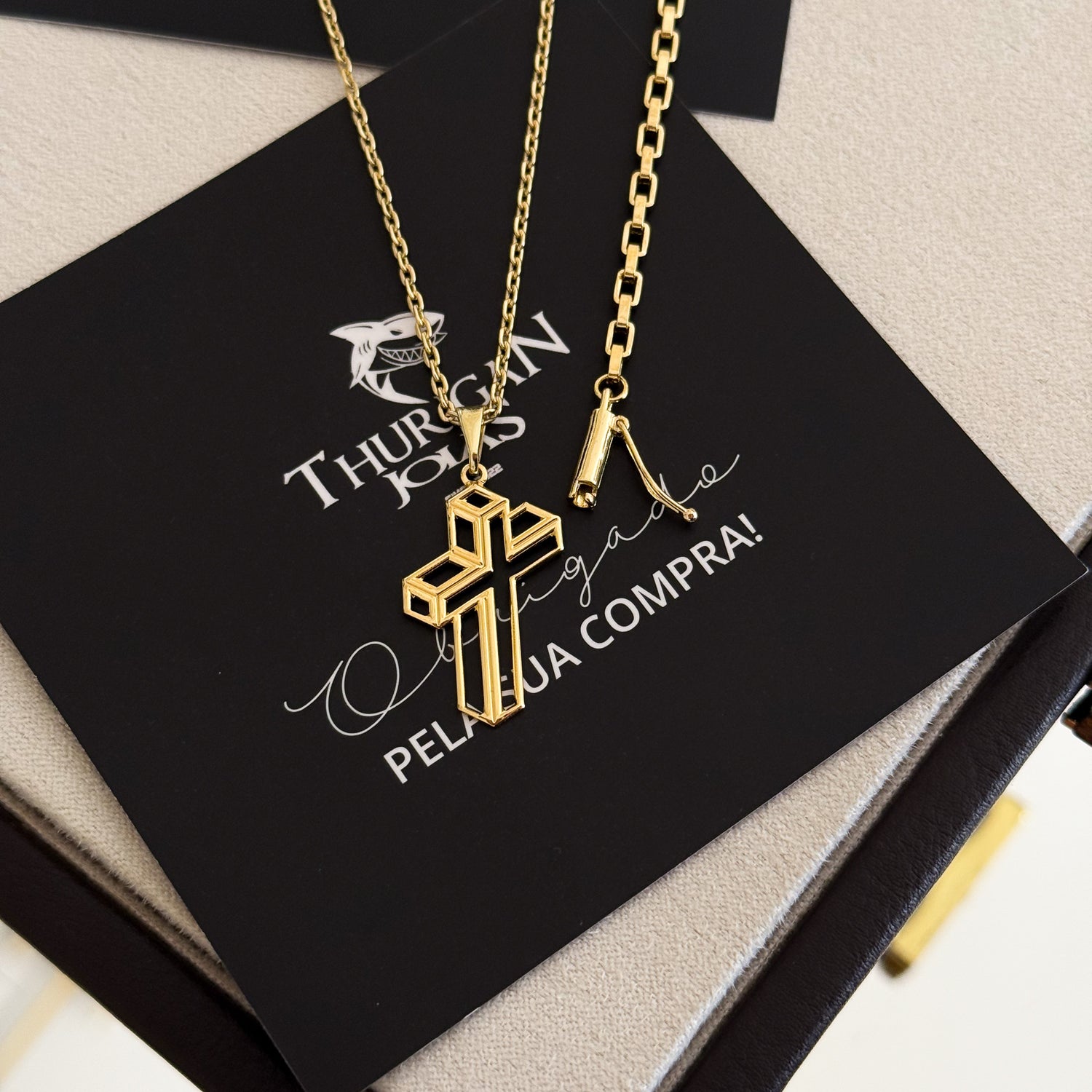 Colar Crucifixo 3D - Corrente Cadeado e Pulseira Veneziana Banhado A Ouro 18k