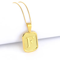 Pingente Plaquinha De Letra 3x2,2cm Banhado A Ouro 18k