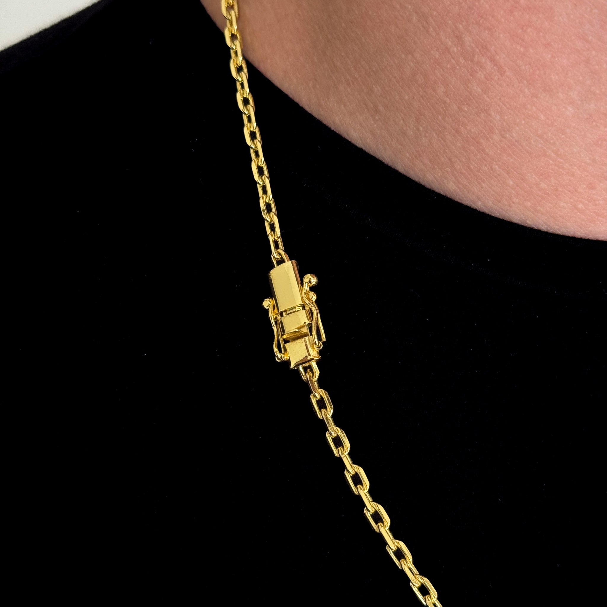 Colar Crucifixo Palito M - Corrente Cadeado Banhado A Ouro 18k