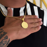 Colar Medalha Espírito Santo Características - Corrente Lacraia Banhado A Ouro 18k