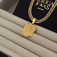 Colar Plaquinha De Letra - Corrente Lacraia Banhado A Ouro 18k